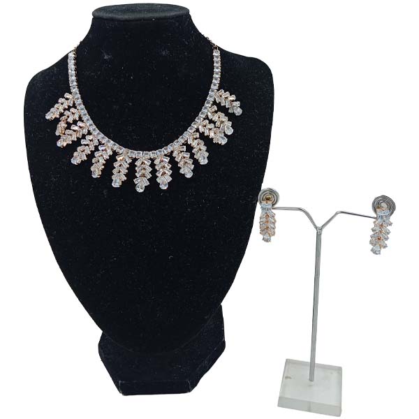 Women Fashionable Necklace Set with Crystals 